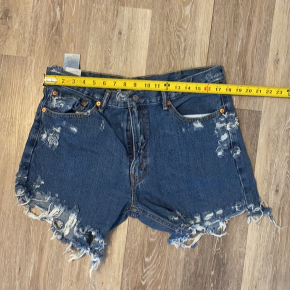 LEVIS vintage distressed short (too big for me) :( - Picture 12 of 14